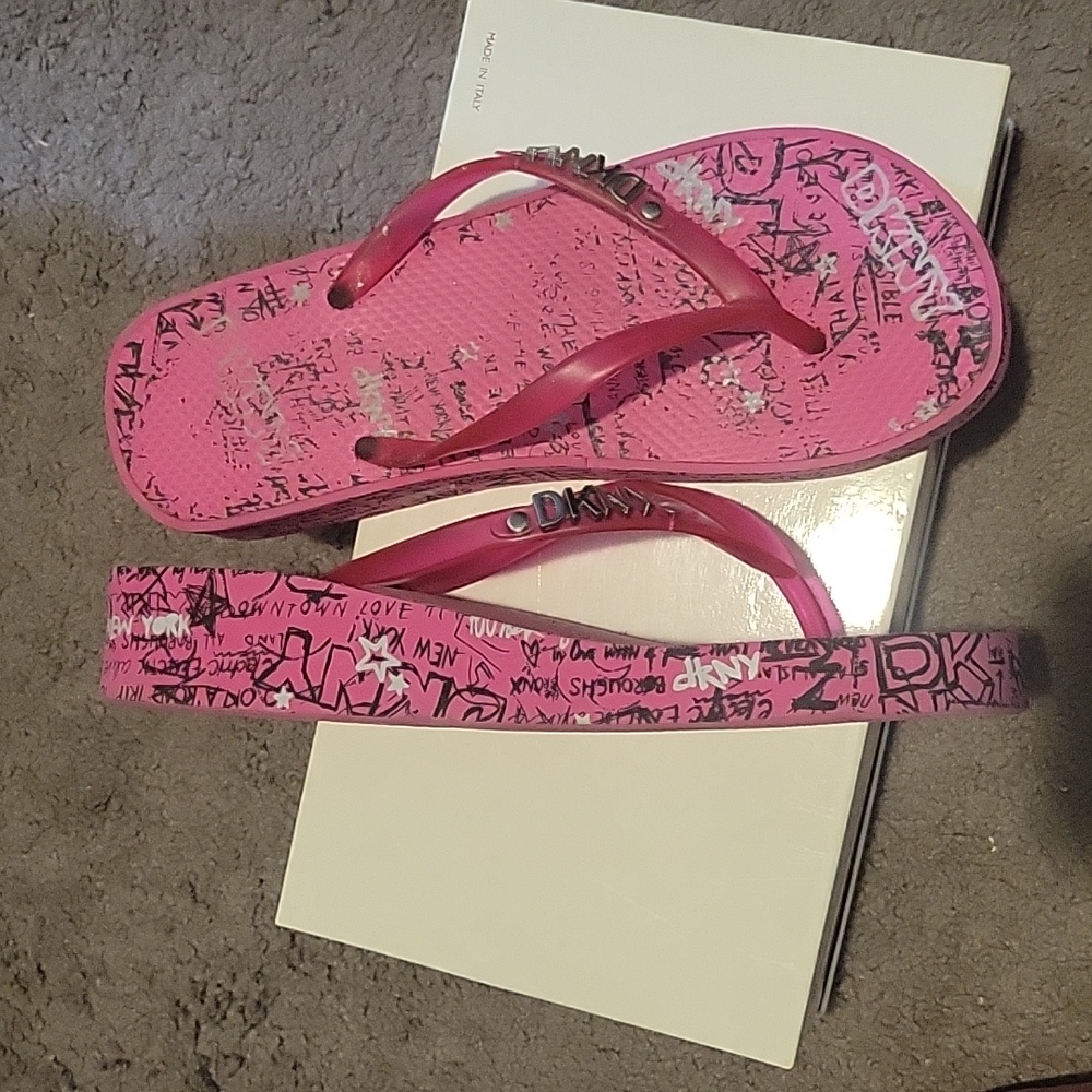 Flats - Picture 2 of 4